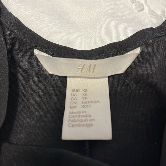 H&M black tank top with lace detailing on strap - Picture 2 of 3